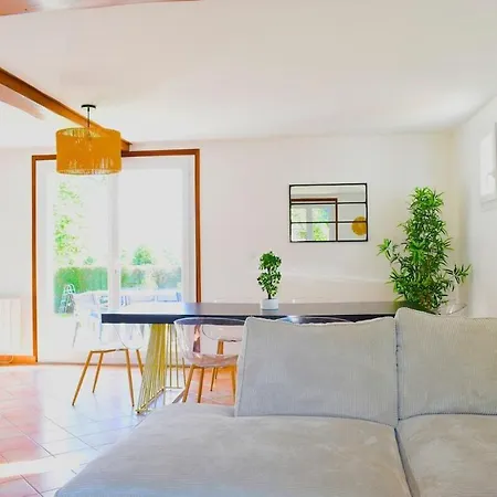 Holiday home Charmante Maison De *