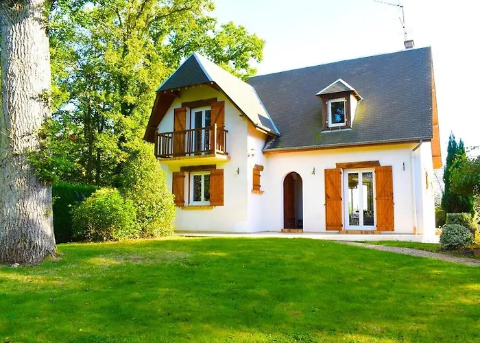 Holiday home Charmante Maison De *