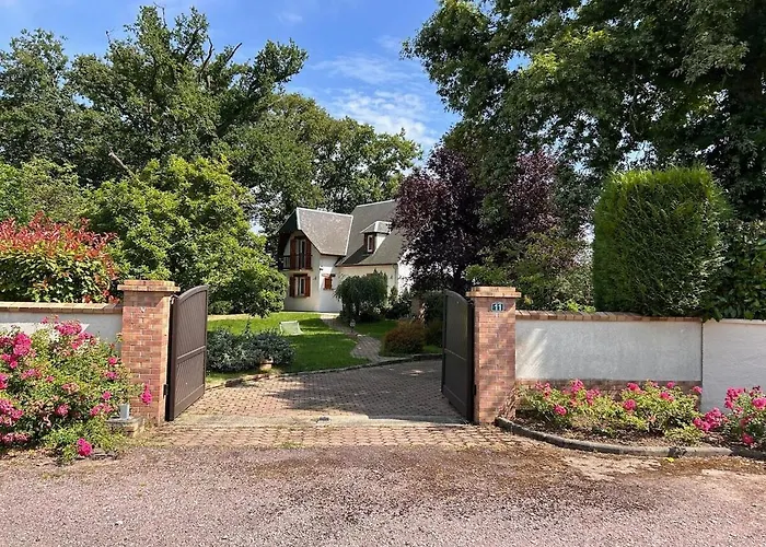 Hébergement de vacances Charmante Maison De Ferrières *